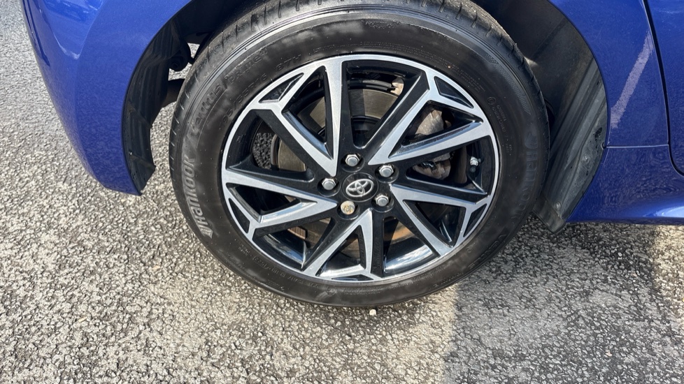 Toyota Yaris 1.5 Hybrid Design 5dr CVT Hybrid Hatchback - Image 48