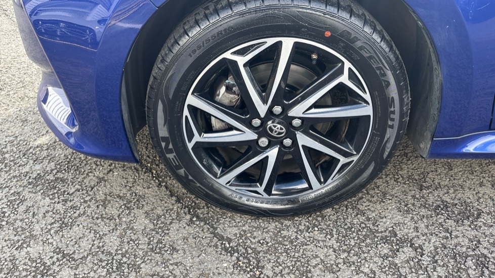 Toyota Yaris 1.5 Hybrid Design 5dr CVT Hybrid Hatchback - Image 50