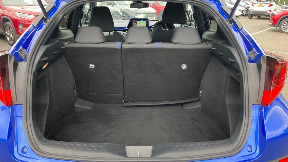 Toyota C-HR 1.8 Hybrid Dynamic 5dr CVT Hybrid Hatchback - Image 13