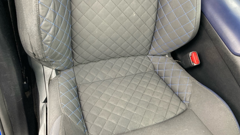 Toyota C-HR 1.8 Hybrid Dynamic 5dr CVT Hybrid Hatchback - Image 14