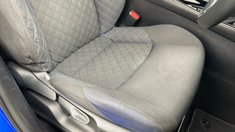 Toyota C-HR 1.8 Hybrid Dynamic 5dr CVT Hybrid Hatchback - Image 17