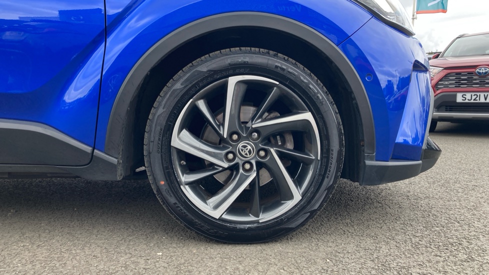 Toyota C-HR 1.8 Hybrid Dynamic 5dr CVT Hybrid Hatchback - Image 25