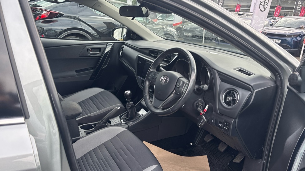 Toyota Auris 1.2T Icon Tech TSS 5dr Petrol Hatchback - Image 12