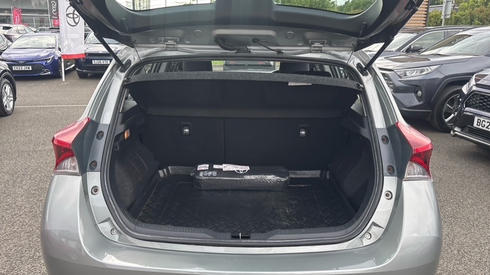 Toyota Auris 1.2T Icon Tech TSS 5dr Petrol Hatchback - Image 13