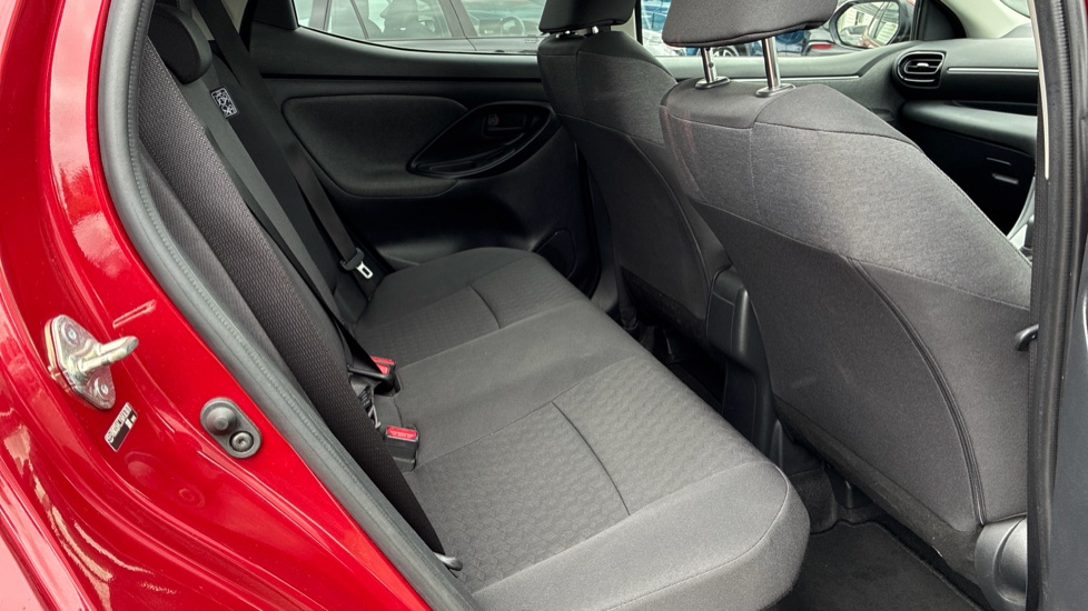 Toyota Yaris 1.5 Hybrid Design 5dr CVT Hybrid Hatchback - Image 8