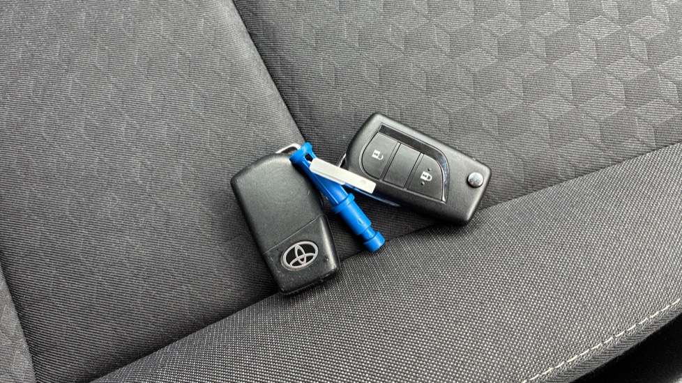 Toyota Yaris 1.5 Hybrid Design 5dr CVT Hybrid Hatchback - Image 28