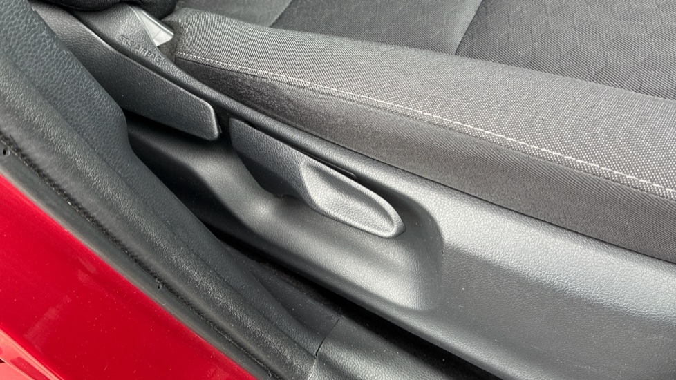 Toyota Yaris 1.5 Hybrid Design 5dr CVT Hybrid Hatchback - Image 29
