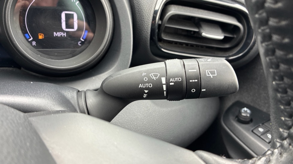 Toyota Yaris 1.5 Hybrid Design 5dr CVT Hybrid Hatchback - Image 34