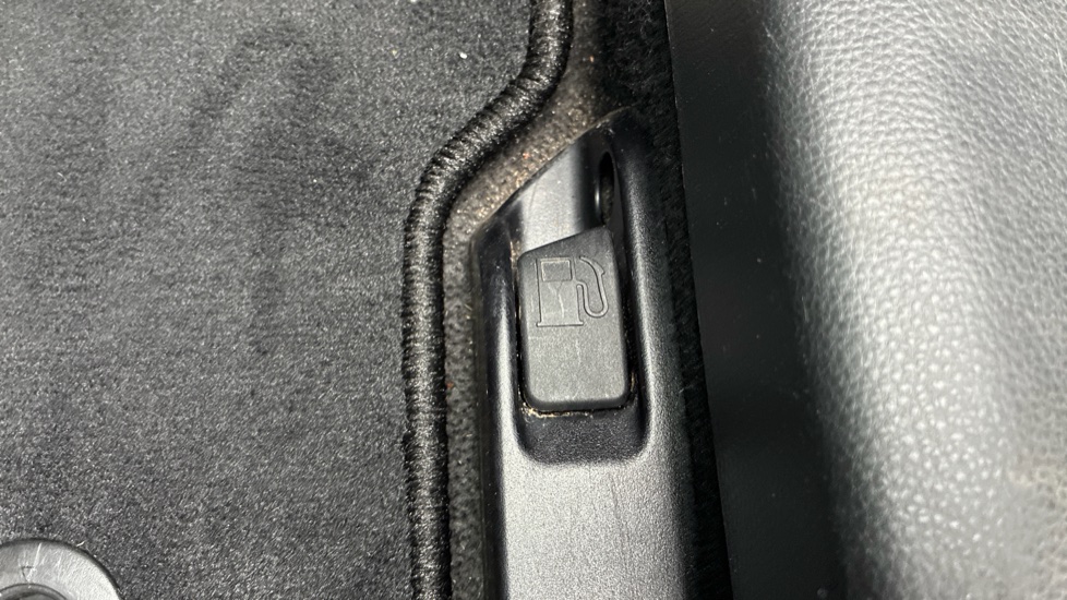 Toyota Yaris 1.5 Hybrid Design 5dr CVT Hybrid Hatchback - Image 39
