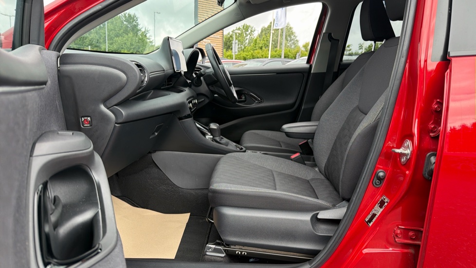 Toyota Yaris 1.5 Hybrid Design 5dr CVT Hybrid Hatchback - Image 5