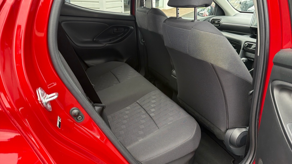 Toyota Yaris 1.5 Hybrid Design 5dr CVT Hybrid Hatchback - Image 8