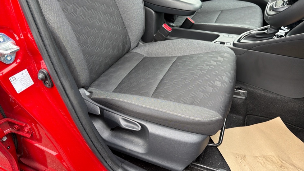 Toyota Yaris 1.5 Hybrid Design 5dr CVT Hybrid Hatchback - Image 17