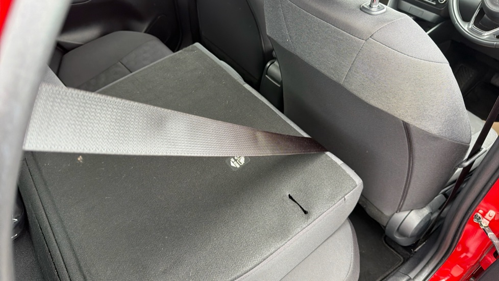 Toyota Yaris 1.5 Hybrid Design 5dr CVT Hybrid Hatchback - Image 18