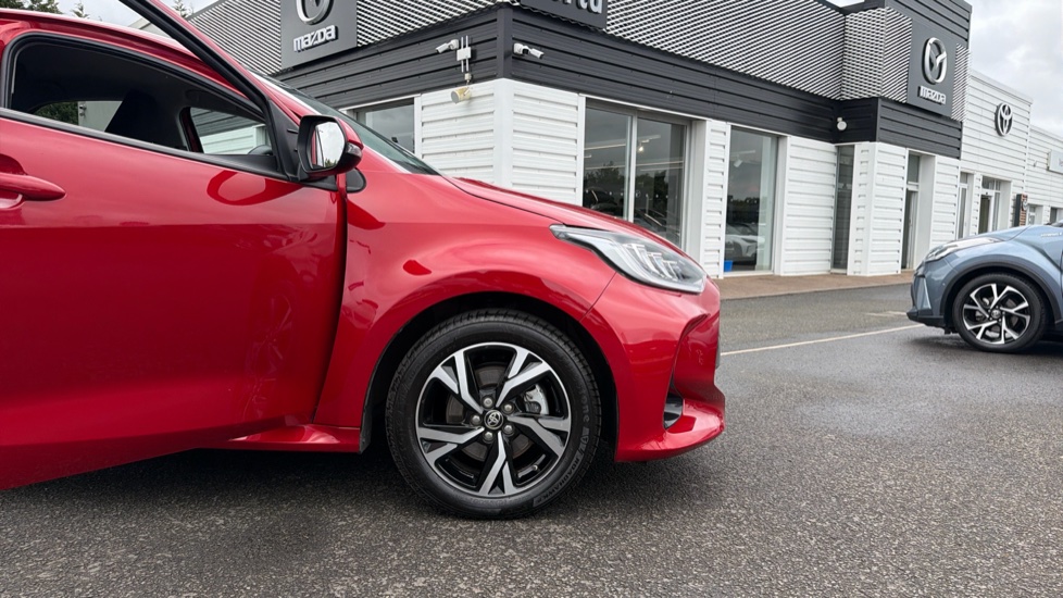 Toyota Yaris 1.5 Hybrid Design 5dr CVT Hybrid Hatchback - Image 25