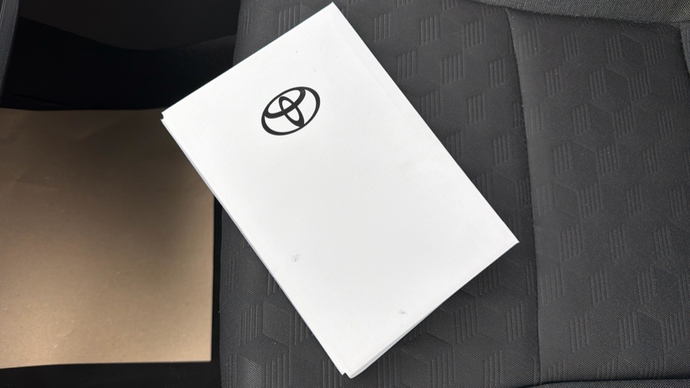 Toyota Yaris 1.5 Hybrid Design 5dr CVT Hybrid Hatchback - Image 27