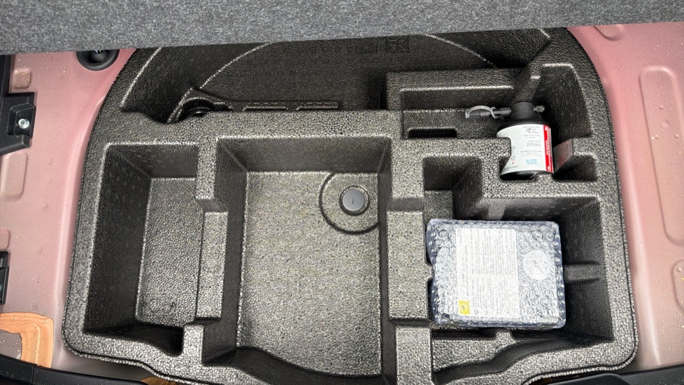 Toyota Yaris 1.5 Hybrid Design 5dr CVT Hybrid Hatchback - Image 29