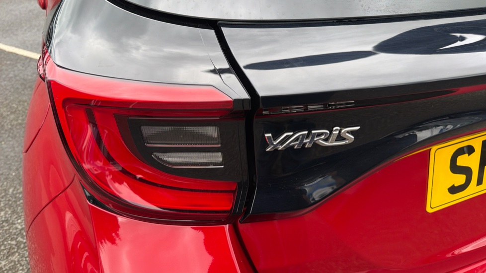 Toyota Yaris 1.5 Hybrid Design 5dr CVT Hybrid Hatchback - Image 31