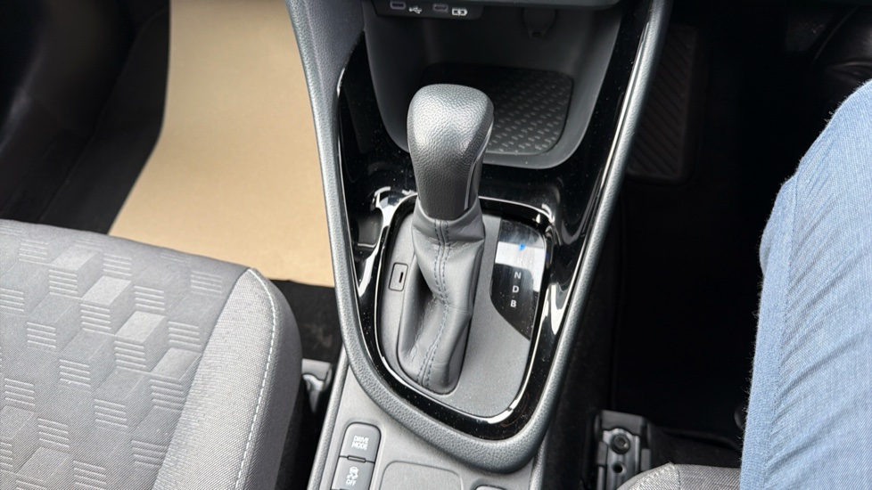 Toyota Yaris 1.5 Hybrid Design 5dr CVT Hybrid Hatchback - Image 48