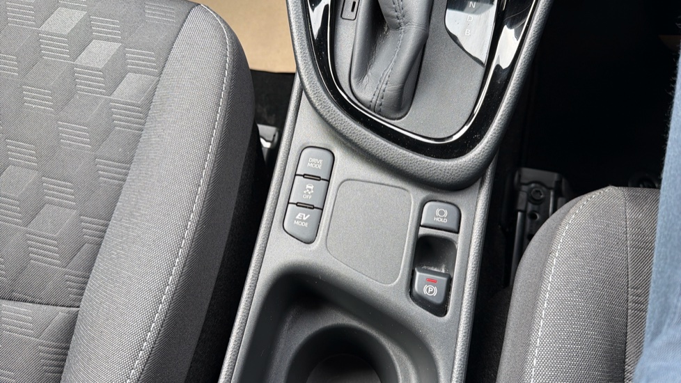 Toyota Yaris 1.5 Hybrid Design 5dr CVT Hybrid Hatchback - Image 49