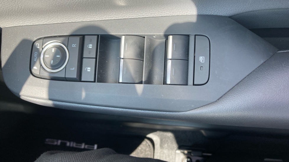 Toyota Prius 2.0 PHEV Design 5dr CVT Hatchback - Image 49