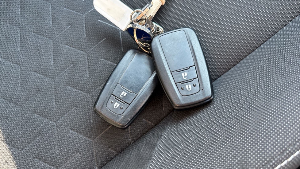 Toyota Corolla 1.8 VVT-i Hybrid Design 5dr CVT Hybrid Hatchback - Image 28