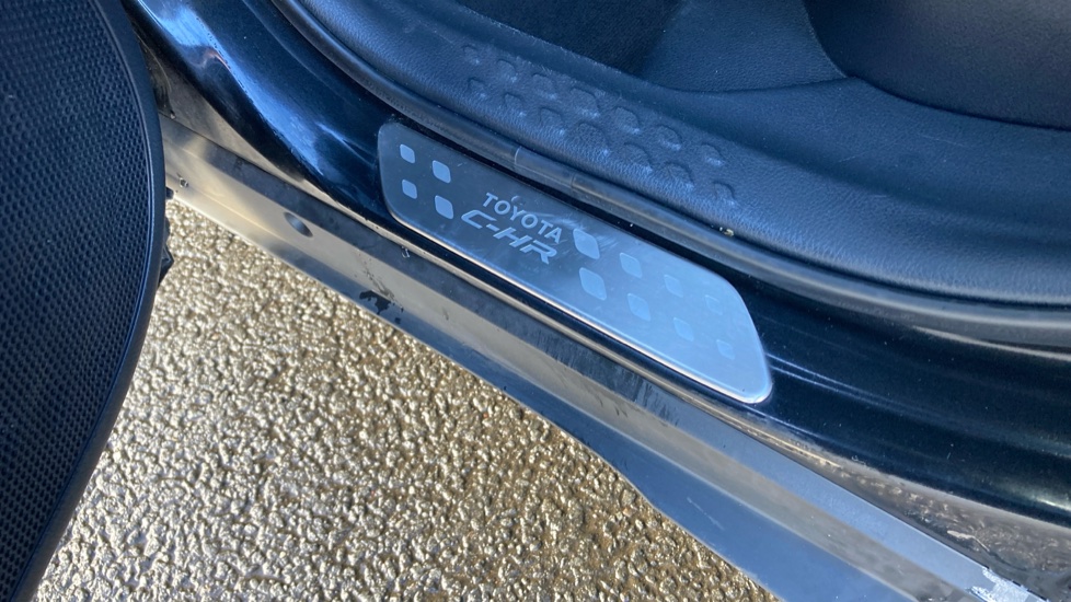 Toyota C-HR 1.8 Hybrid Excel 5dr CVT Hybrid Hatchback - Image 31
