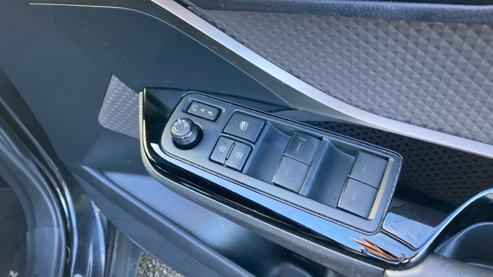 Toyota C-HR 1.8 Hybrid Excel 5dr CVT Hybrid Hatchback - Image 39