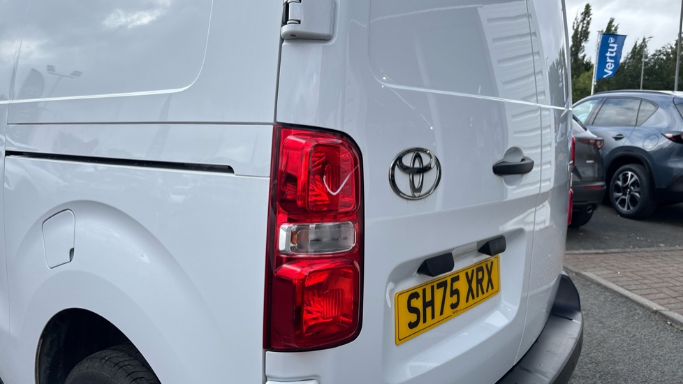 Toyota Proace L1 Diesel 2.0D 145 Icon Van - Image 21