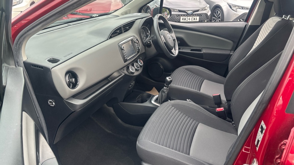 Toyota Yaris 1.5 VVT-i Icon Tech 5dr Petrol Hatchback - Image 5