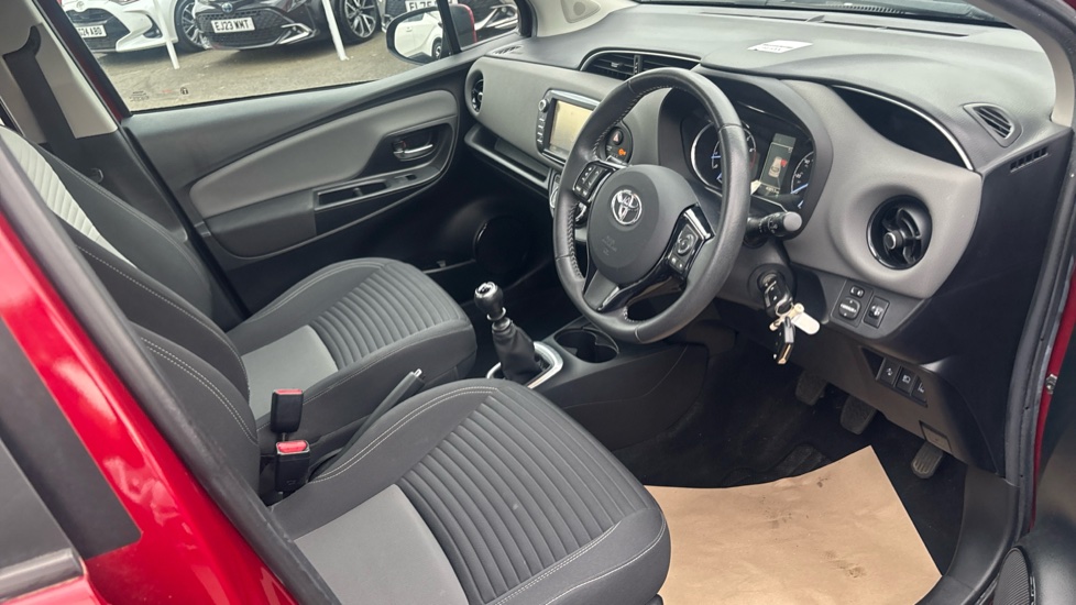 Toyota Yaris 1.5 VVT-i Icon Tech 5dr Petrol Hatchback - Image 12