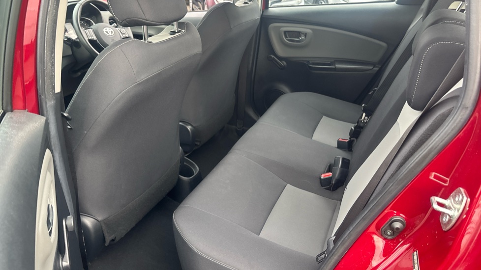 Toyota Yaris 1.5 VVT-i Icon Tech 5dr Petrol Hatchback - Image 15