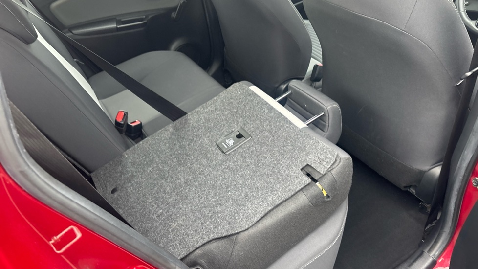 Toyota Yaris 1.5 VVT-i Icon Tech 5dr Petrol Hatchback - Image 18
