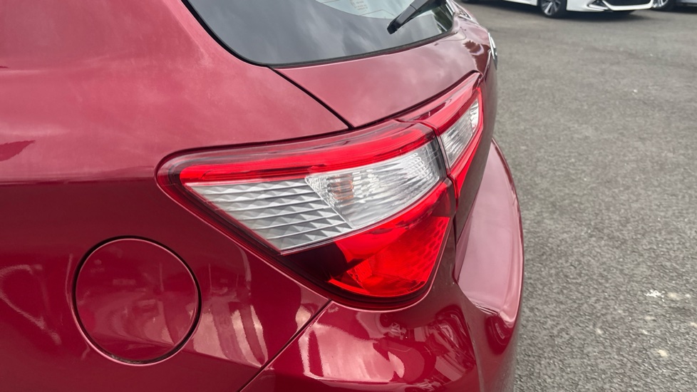 Toyota Yaris 1.5 VVT-i Icon Tech 5dr Petrol Hatchback - Image 21