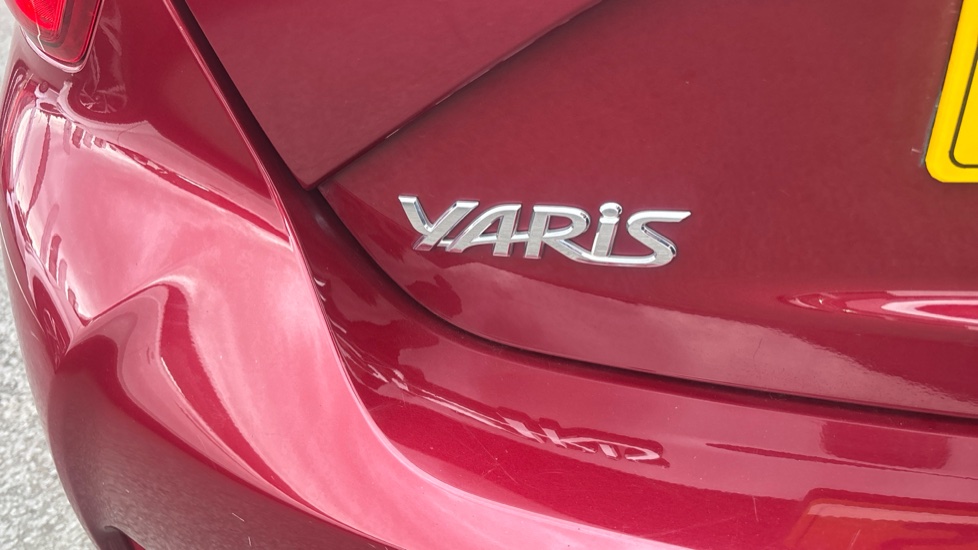 Toyota Yaris 1.5 VVT-i Icon Tech 5dr Petrol Hatchback - Image 30