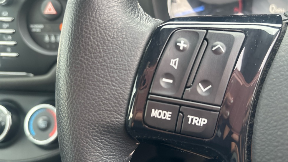 Toyota Yaris 1.5 VVT-i Icon Tech 5dr Petrol Hatchback - Image 32