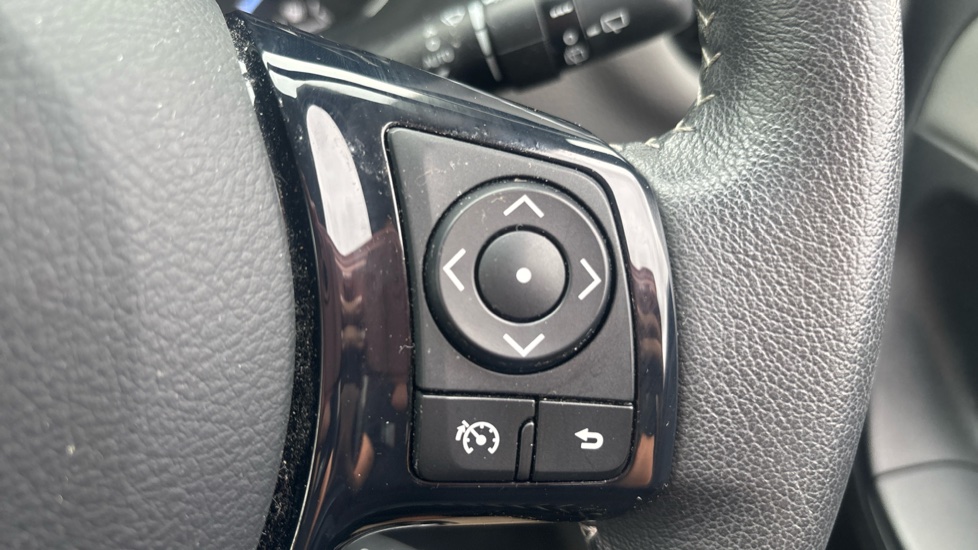 Toyota Yaris 1.5 VVT-i Icon Tech 5dr Petrol Hatchback - Image 33