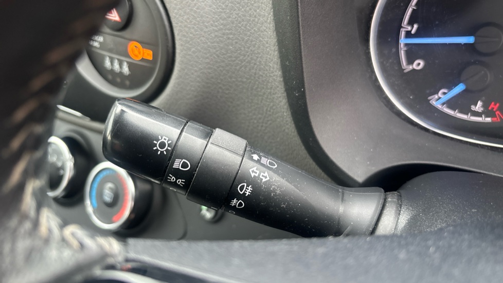 Toyota Yaris 1.5 VVT-i Icon Tech 5dr Petrol Hatchback - Image 35