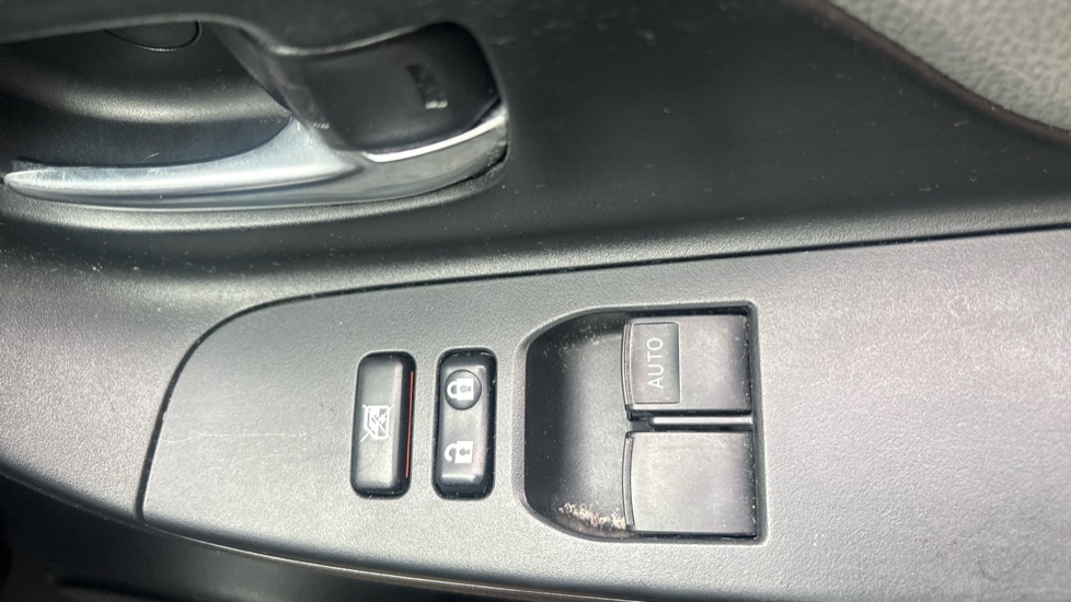 Toyota Yaris 1.5 VVT-i Icon Tech 5dr Petrol Hatchback - Image 38