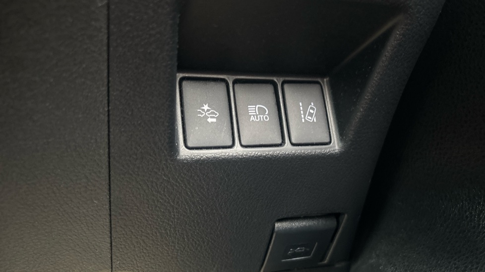 Toyota Yaris 1.5 VVT-i Icon Tech 5dr Petrol Hatchback - Image 39