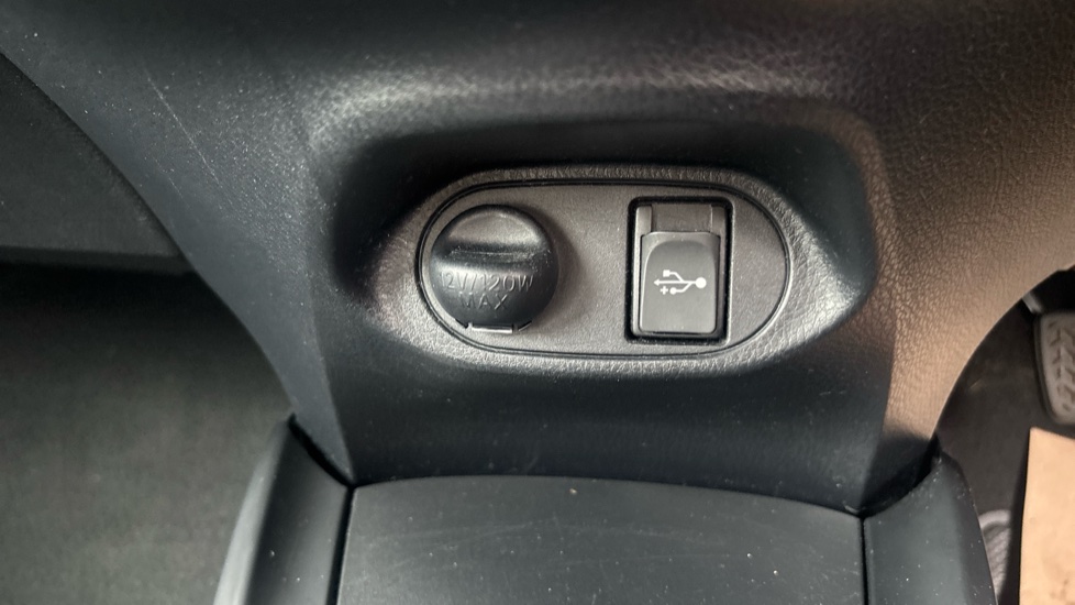 Toyota Yaris 1.5 VVT-i Icon Tech 5dr Petrol Hatchback - Image 40