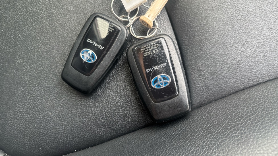 Toyota RAV4 2.5 VVT-i Hybrid Excel 5dr CVT 2WD Hybrid Estate - Image 28