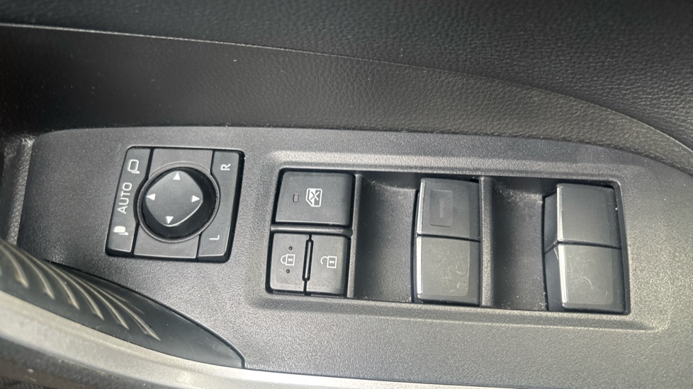 Toyota RAV4 2.5 VVT-i Hybrid Excel 5dr CVT 2WD Hybrid Estate - Image 39