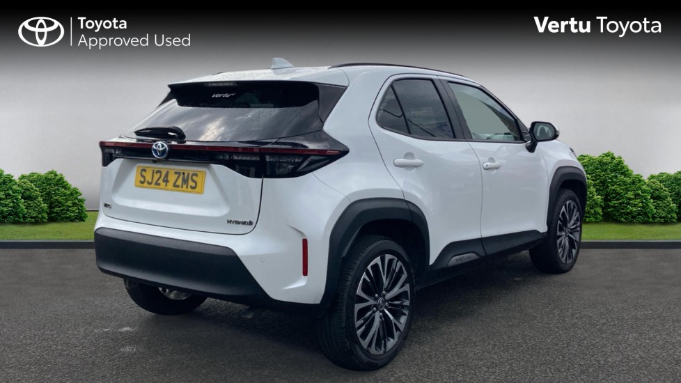 Toyota Yaris Cross 1.5 Hybrid Excel 5dr CVT Hybrid Estate - Image 2