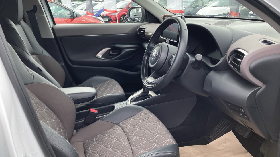 Toyota Yaris Cross 1.5 Hybrid Excel 5dr CVT Hybrid Estate - Image 12