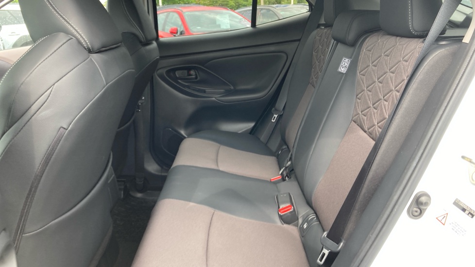 Toyota Yaris Cross 1.5 Hybrid Excel 5dr CVT Hybrid Estate - Image 15
