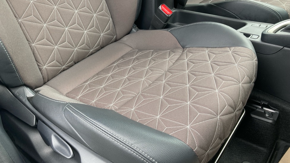 Toyota Yaris Cross 1.5 Hybrid Excel 5dr CVT Hybrid Estate - Image 17