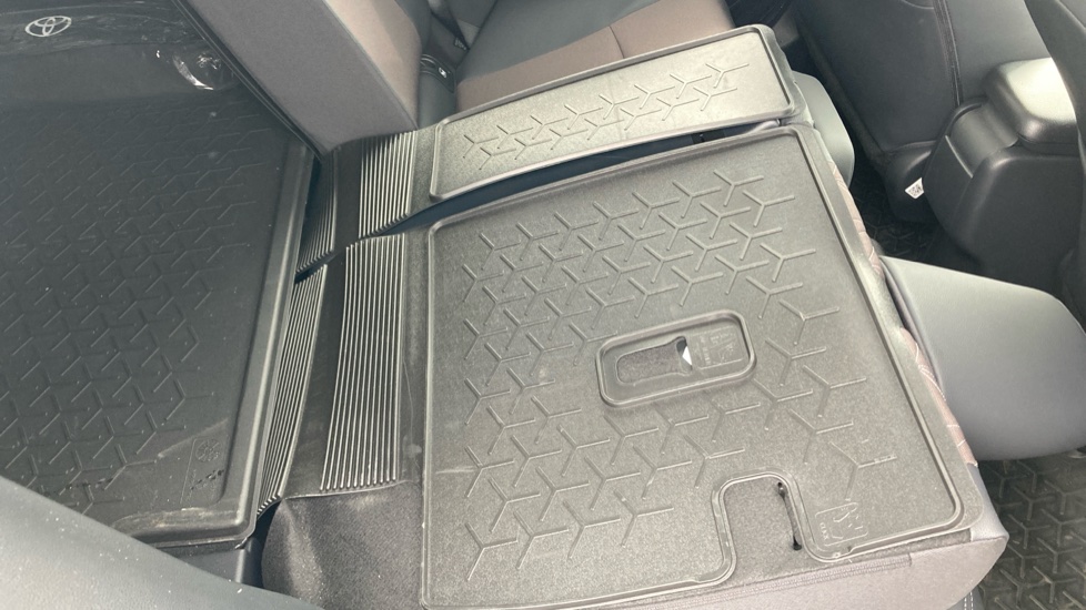 Toyota Yaris Cross 1.5 Hybrid Excel 5dr CVT Hybrid Estate - Image 18