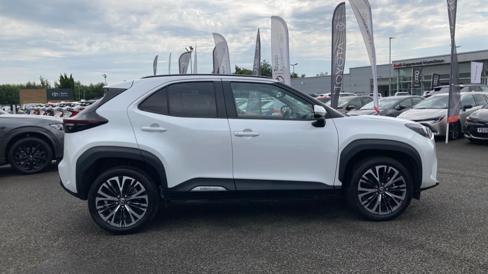 Toyota Yaris Cross 1.5 Hybrid Excel 5dr CVT Hybrid Estate - Image 23