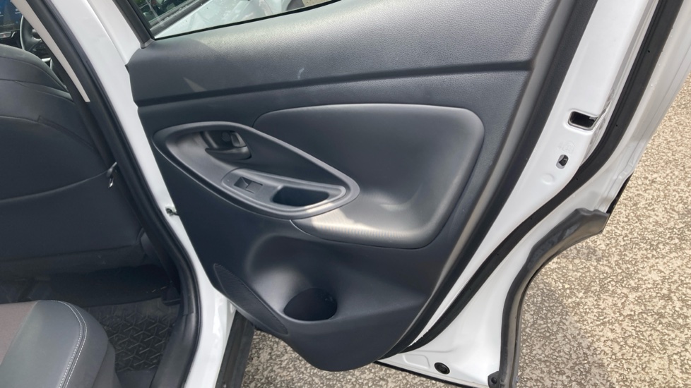 Toyota Yaris Cross 1.5 Hybrid Excel 5dr CVT Hybrid Estate - Image 40