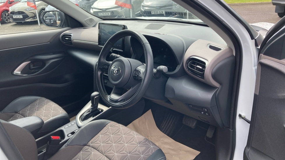 Toyota Yaris Cross 1.5 Hybrid Excel 5dr CVT Hybrid Estate - Image 45